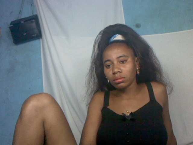 le modèle Fabrilla est en webcam porno dans un show sur le site bongacams, il possède les tags suivants: Ebony,Brunette,Shaved