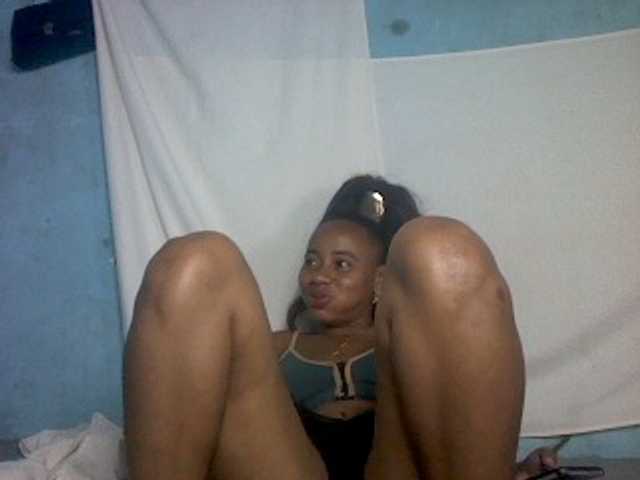 le modèle Fabrilla est en webcam porno dans un show sur le site bongacams, il possède les tags suivants: Ebony,Brunette,Shaved