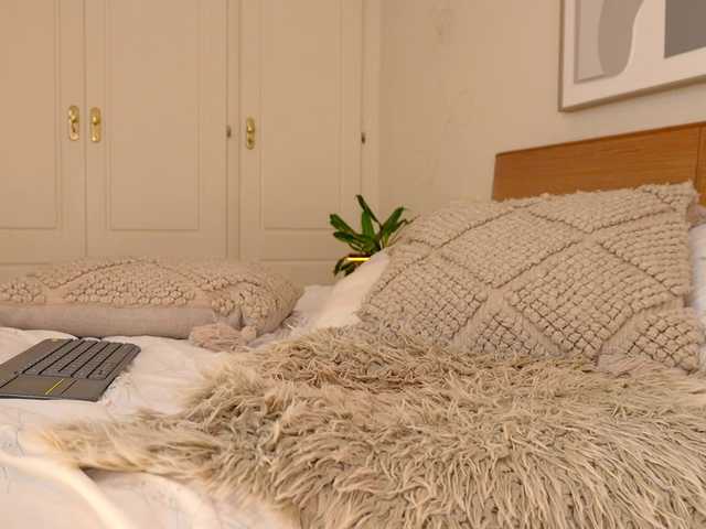 Helenahills's BongaCams show and profile