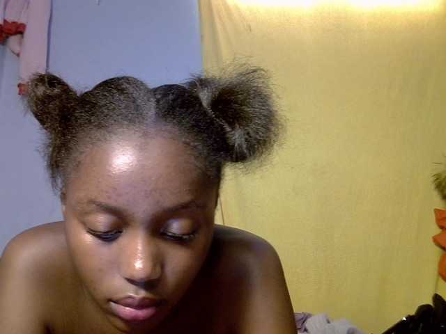 le modèle Untamed2 est en webcam porno dans un show sur le site bongacams, il possède les tags suivants: Ebony,Brunette,Trimmed