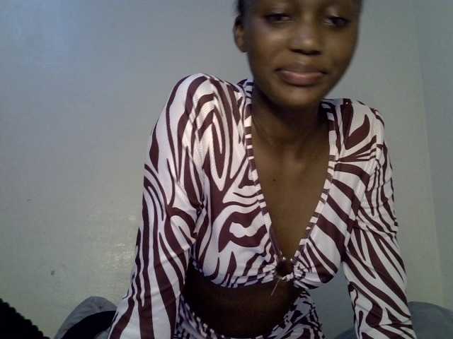 Untamed2 webcam bongacams model stream image