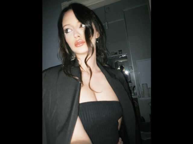 ZoeLecain's BongaCams show and profile