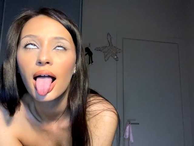 ZoeLecain's BongaCams show and profile