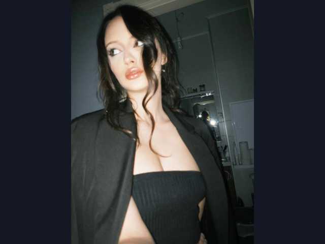 ZoeLecain's BongaCams show and profile