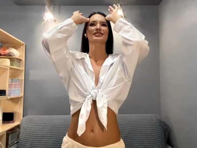 ZoeLecain's BongaCams show and profile
