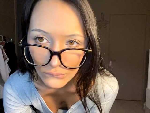 ZoeLecain's BongaCams show and profile