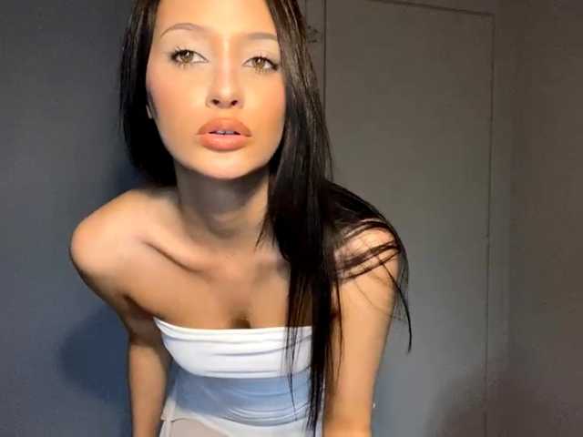 ZoeLecain's BongaCams show and profile