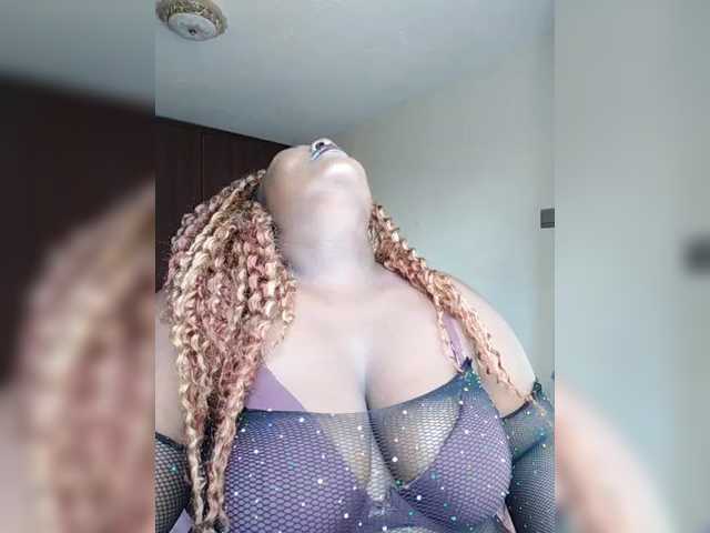 KandyDee's BongaCams show and profile