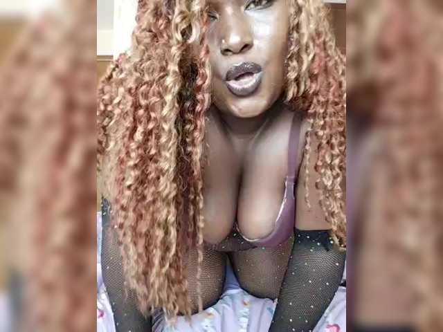 KandyDee's BongaCams show and profile