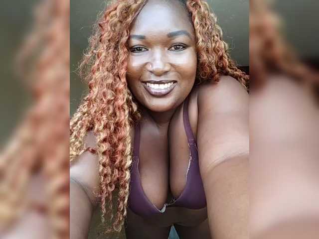 KandyDee's BongaCams show and profile