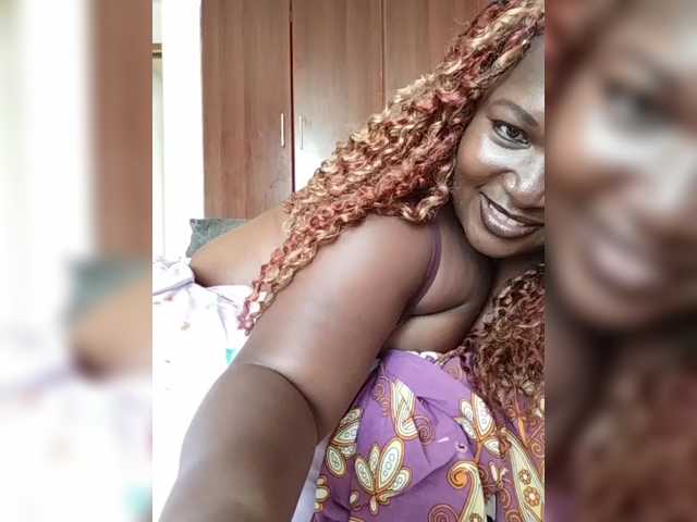 KandyDee's BongaCams show and profile