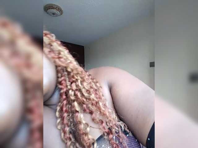 KandyDee's BongaCams show and profile