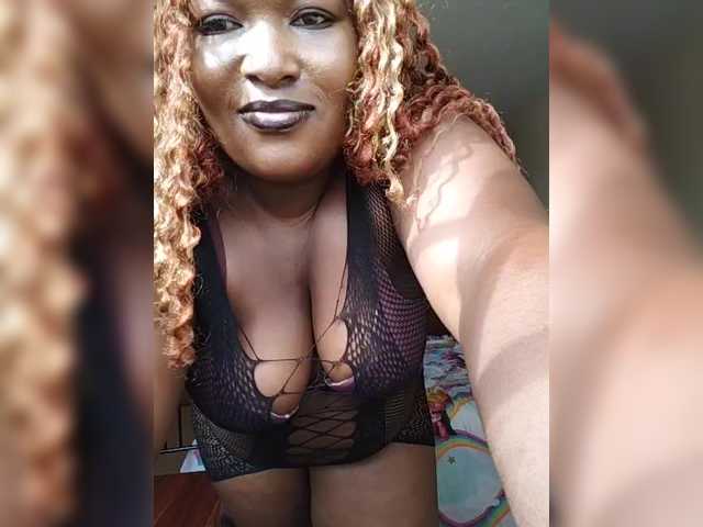 KandyDee's BongaCams show and profile