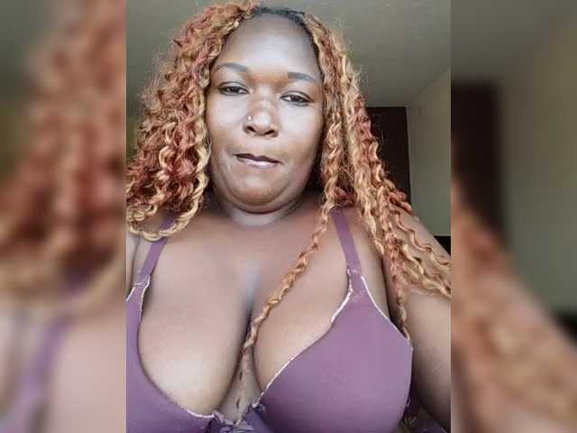 KandyDee's BongaCams show and profile