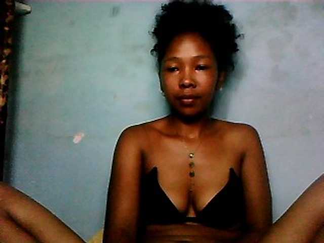 le modèle Phazylla est en webcam porno dans un show sur le site bongacams, il possède les tags suivants: Ebony,Brunette,Hairy