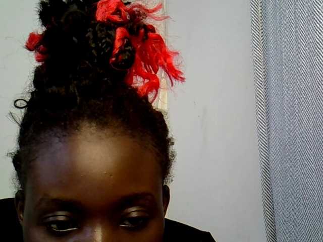 le modèle Melahnin est en webcam porno dans un show sur le site bongacams, il possède les tags suivants: Ebony,Brunette,Shaved