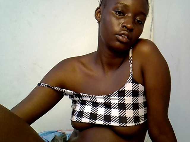 le modèle Melahnin est en webcam porno dans un show sur le site bongacams, il possède les tags suivants: Ebony,Brunette,Shaved