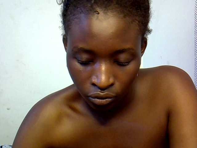 le modèle Melahnin est en webcam porno dans un show sur le site bongacams, il possède les tags suivants: Ebony,Brunette,Shaved