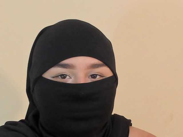 zharaa-'s BongaCams show and profile