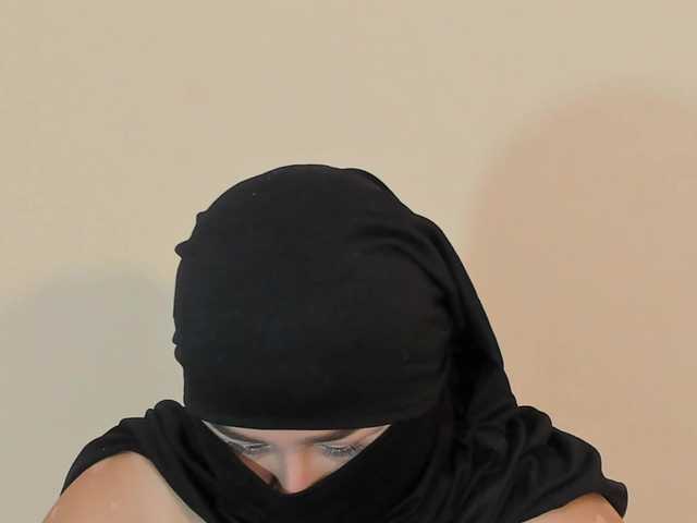 zharaa-'s BongaCams show and profile