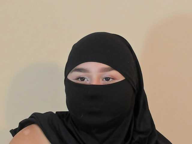 zharaa-'s BongaCams show and profile