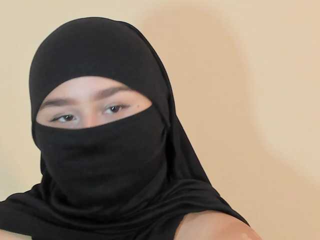 zharaa-'s BongaCams show and profile