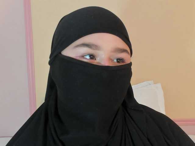 zharaa-'s BongaCams show and profile