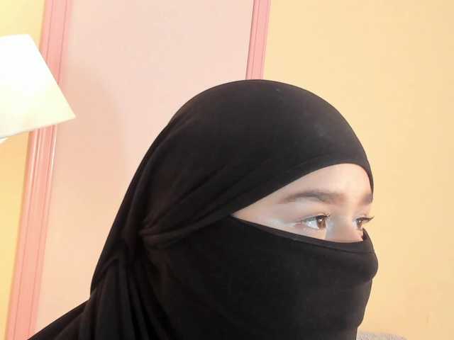 zharaa- live cam profile