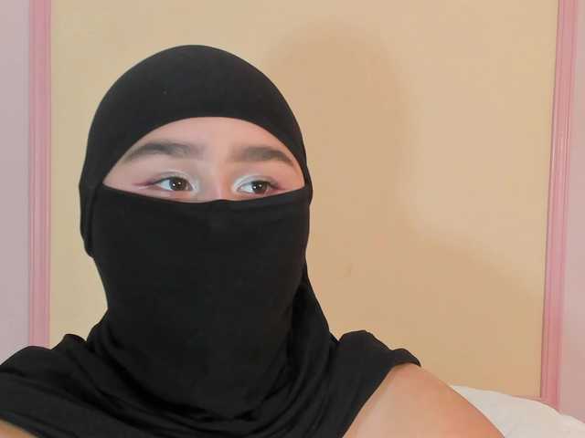 zharaa-'s BongaCams show and profile