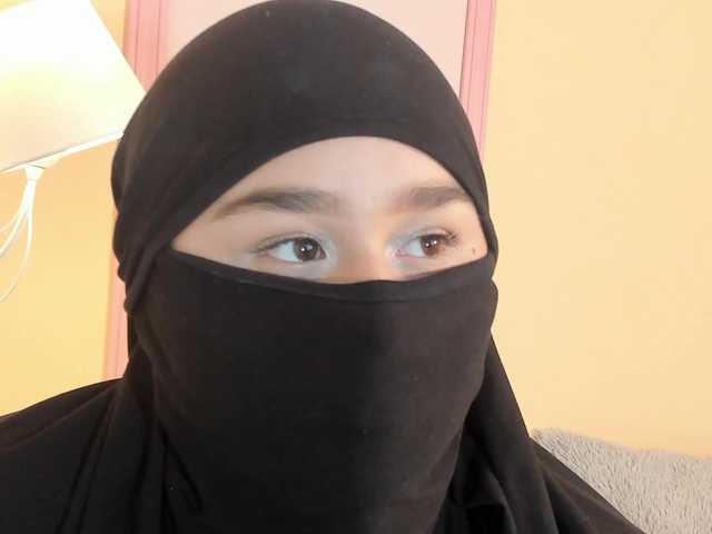 zharaa- live cam profile