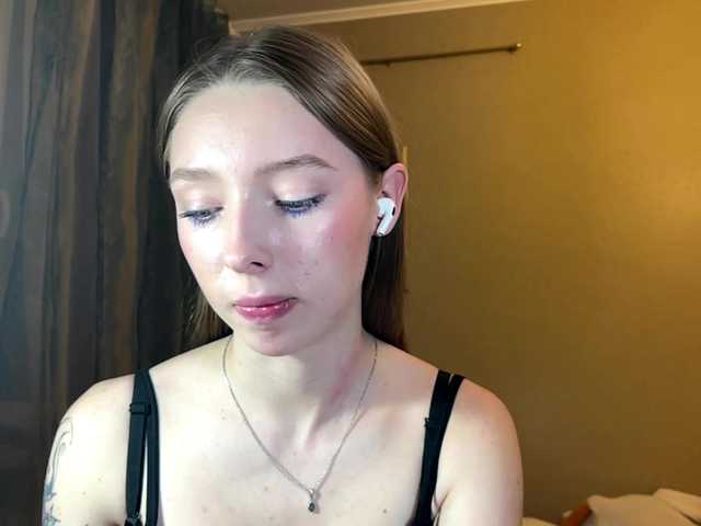 EstellFerkel's BongaCams show and profile