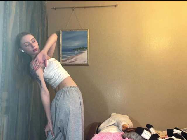 le modèle EstellFerkel est en webcam porno dans un show sur le site bongacams, il possède les tags suivants: White/Caucasian,Blonde,Shaved