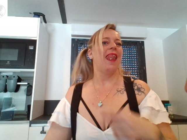 Miss-chupagirly's BongaCams show and profile