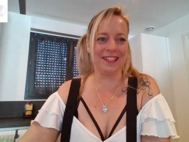 Miss-chupagirly's BongaCams show and profile