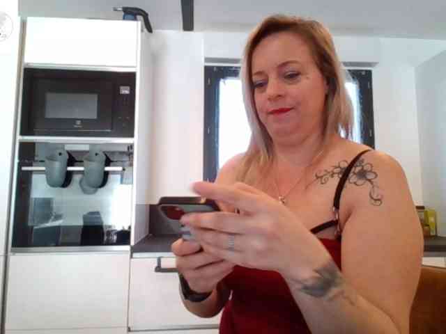 Miss-chupagirly webcam