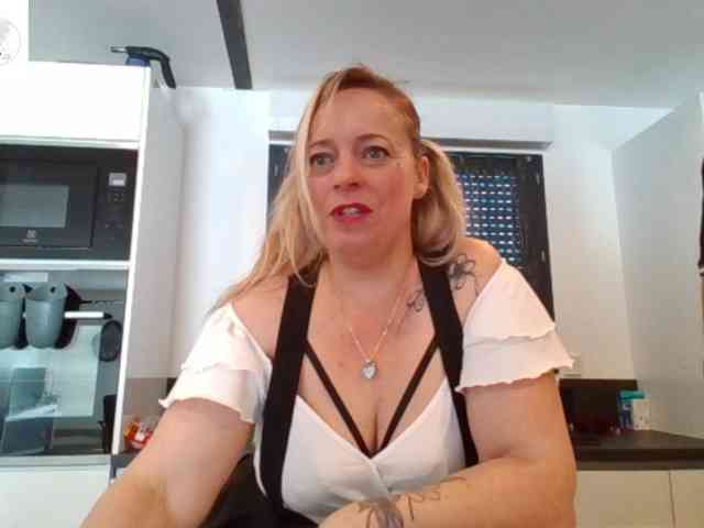 Miss-chupagirly webcam