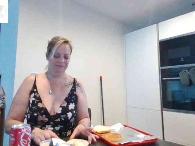 Miss-chupagirly webcam