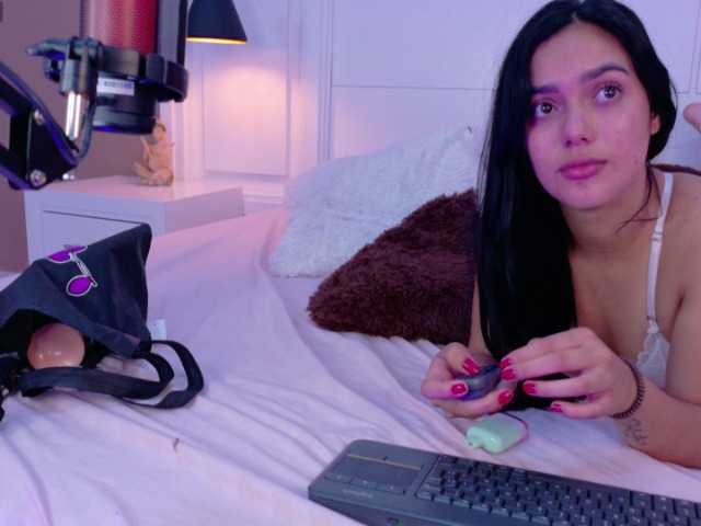 Emilia-falcon Live Cam on BongaCams