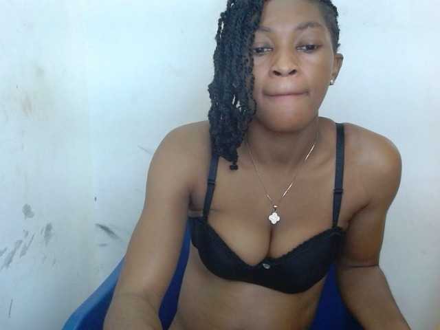 le modèle Cherryxpussy est en webcam porno dans un show sur le site bongacams, il possède les tags suivants: Ebony,Brunette,Trimmed