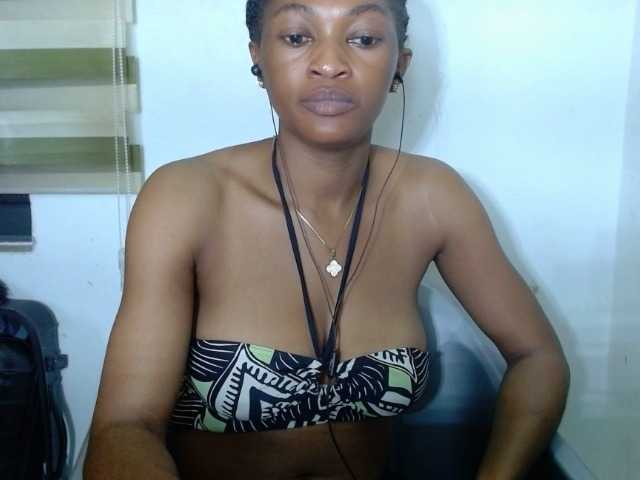 le modèle Cherryxpussy est en webcam porno dans un show sur le site bongacams, il possède les tags suivants: Ebony,Brunette,Trimmed