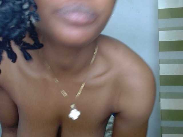 le modèle Cherryxpussy est en webcam porno dans un show sur le site bongacams, il possède les tags suivants: Ebony,Brunette,Trimmed
