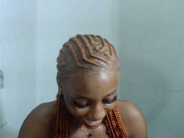 le modèle Sexybitchgirl est en webcam porno dans un show sur le site bongacams, il possède les tags suivants: Ebony,Brunette,Trimmed