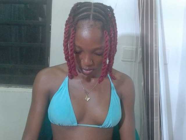 le modèle Juicyxcunt est en webcam porno dans un show sur le site bongacams, il possède les tags suivants: Ebony,Brunette,Trimmed