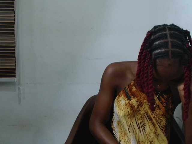 le modèle Juicyxcunt est en webcam porno dans un show sur le site bongacams, il possède les tags suivants: Ebony,Brunette,Trimmed