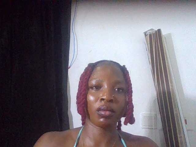 le modèle Juicyxcunt est en webcam porno dans un show sur le site bongacams, il possède les tags suivants: Ebony,Brunette,Trimmed