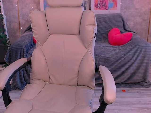 EmiliSkyy's BongaCams show and profile