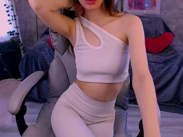 EmiliSkyy's BongaCams show and profile
