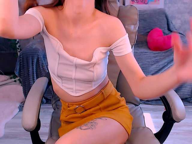 EmiliSkyy's BongaCams show and profile