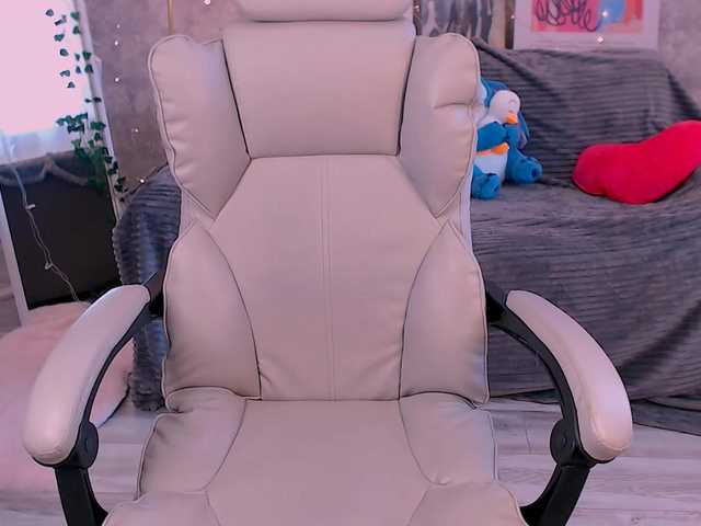 EmiliSkyy's BongaCams show and profile