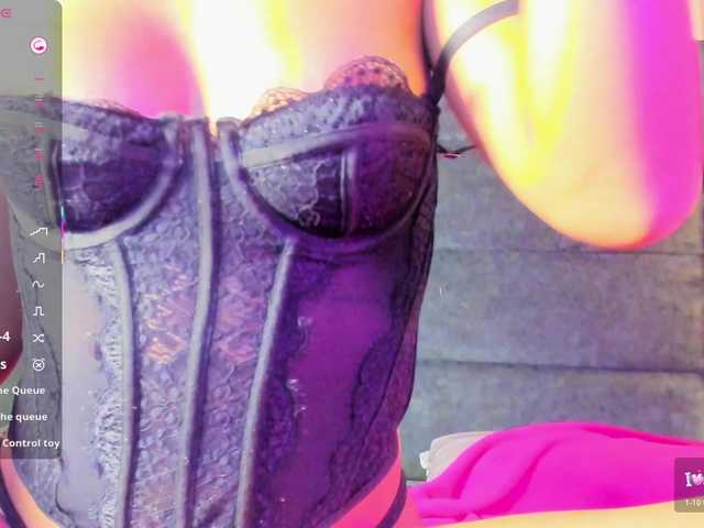 April-Thompson's BongaCams show and profile